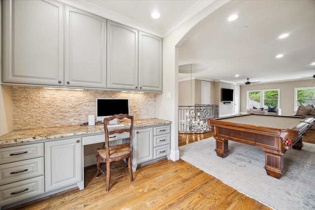 playroom featuring built in study area, ceiling fan, recessed lighting, pool table, and light wood-style flooring