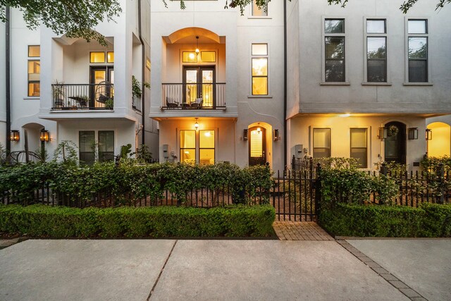 view of front of house with stucco siding and fence