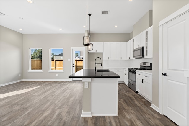 416 Stonework Landing Ln, Houston, TX 77076 - kitchen with a sink, dark wood-type flooring, visible vents, appliances with stainless steel finishes, and an island with sink