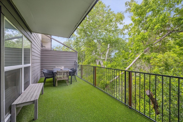 balcony featuring outdoor dining space