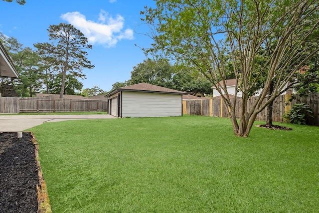 view of yard featuring a fenced backyard and an outdoor structure