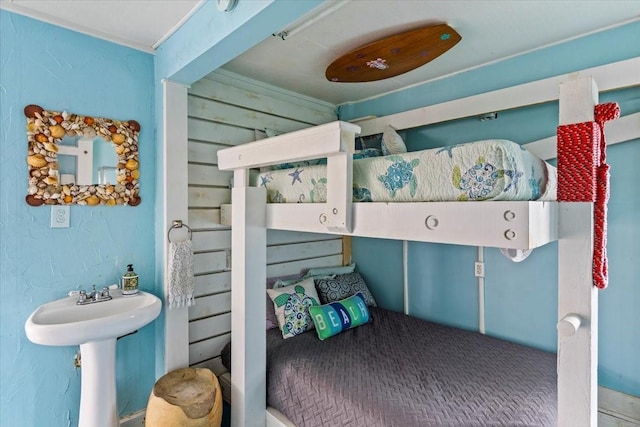 4311 Spanish Main, Jamaica Beach, TX 77554 - bedroom featuring a sink