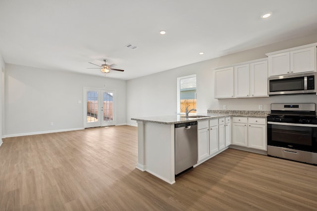 kitchen with visible vents, a wealth of natural light, appliances with stainless steel finishes, and ceiling fan