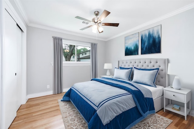 5807 Dumfries Dr, Houston, TX 77096 - bedroom with visible vents, crown molding, light wood-style flooring, and a closet