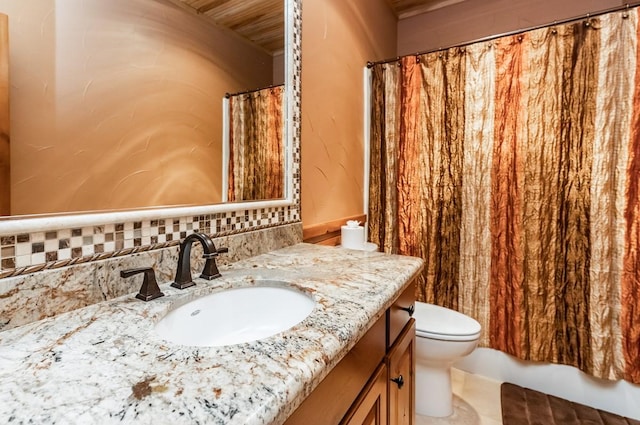 bathroom featuring toilet, a shower with curtain, decorative backsplash, and vanity
