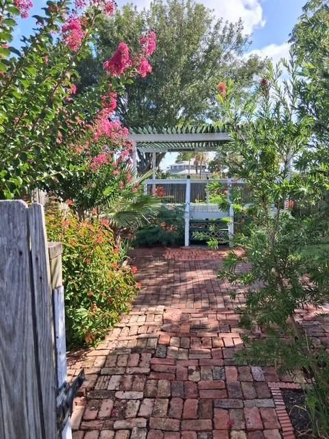 24 Clara Barton Ln, Galveston, TX 77551