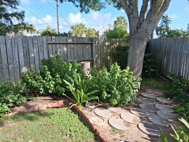 24 Clara Barton Ln, Galveston, TX 77551