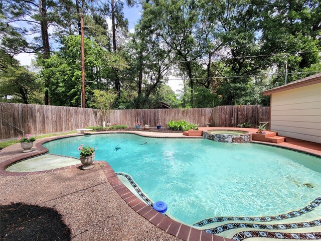 14926 Carols Way Dr, Houston, TX 77070 - view of swimming pool featuring a pool with connected hot tub and a fenced backyard
