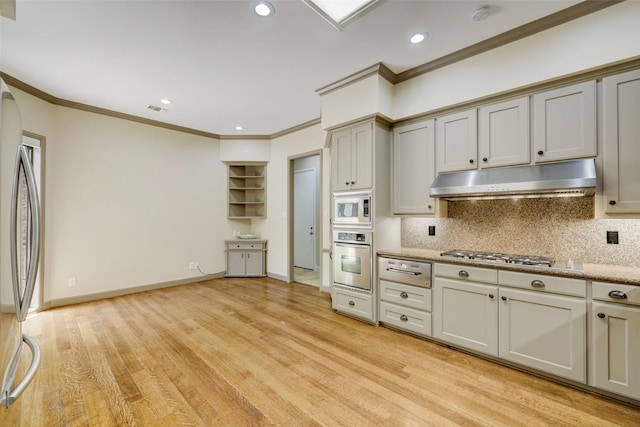 4856 Post Oak Timber Dr, Houston, TX 77056 - kitchen with decorative backsplash, stainless steel appliances, under cabinet range hood, visible vents, and ornamental molding