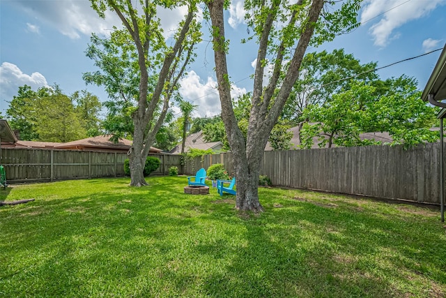 view of yard featuring a fenced backyard and an outdoor fire pit