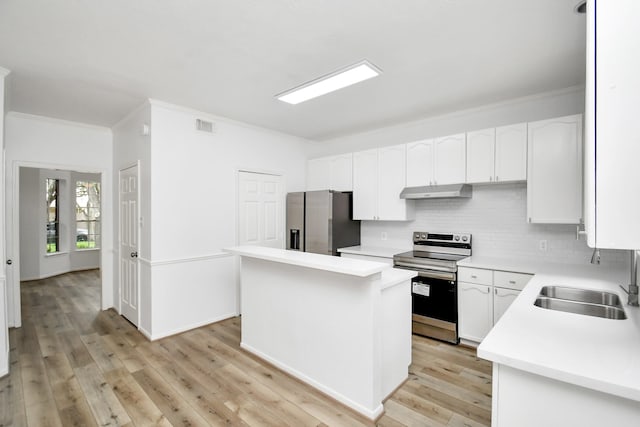 kitchen with decorative backsplash, stainless steel appliances, crown molding, and a center island