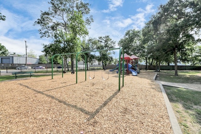 2207 Bauer Dr Unit A, Houston, TX 77080 - surrounding community featuring fence