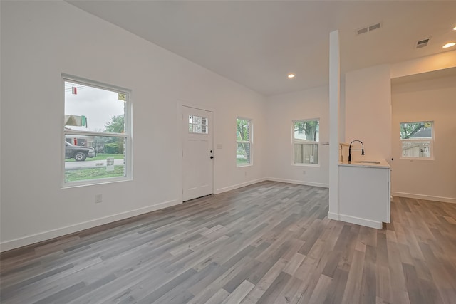 9003 Hilda St, Houston, TX 77033 - foyer featuring light wood-style floors, recessed lighting, and baseboards