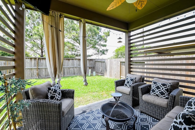sunroom / solarium featuring ceiling fan
