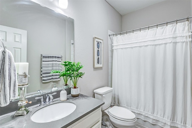 full bath featuring toilet, a shower with curtain, and vanity