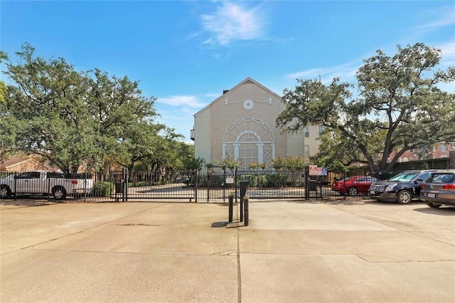 2333 Bering Dr Unit 201, Houston, TX 77057 - view of property's community with a gate and fence