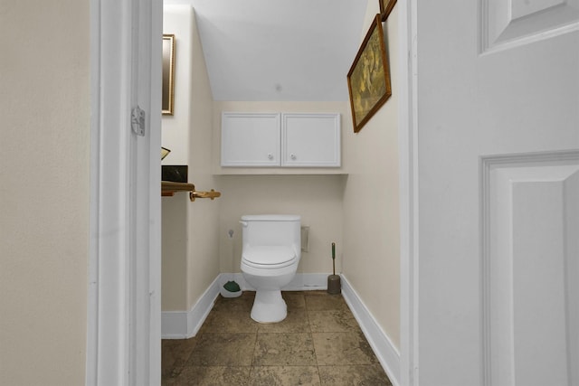 bathroom featuring baseboards and toilet