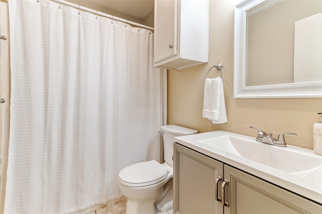 full bath featuring toilet, a shower with curtain, and vanity