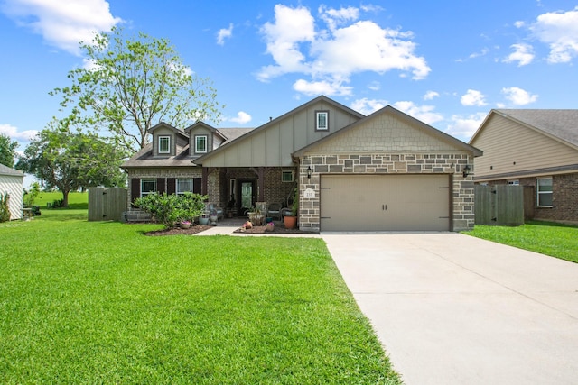 craftsman house with board and batten siding, fence, a garage, a front lawn, and concrete driveway