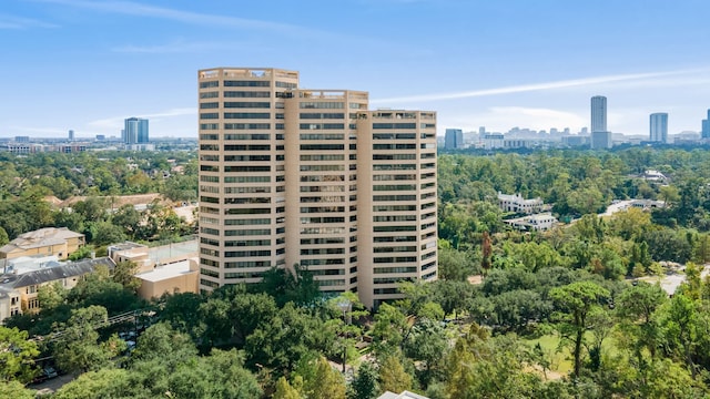 101 Westcott St Unit 1402, Houston, TX 77007 - view of building exterior with a skyline view