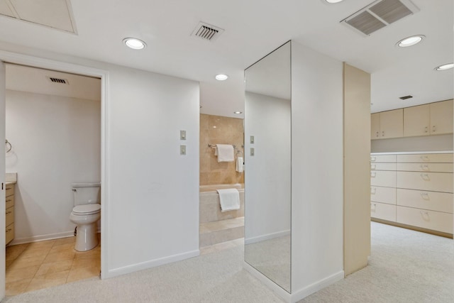 101 Westcott St Unit 1402, Houston, TX 77007 - full bathroom featuring recessed lighting, tiled bath, baseboards, toilet, and vanity