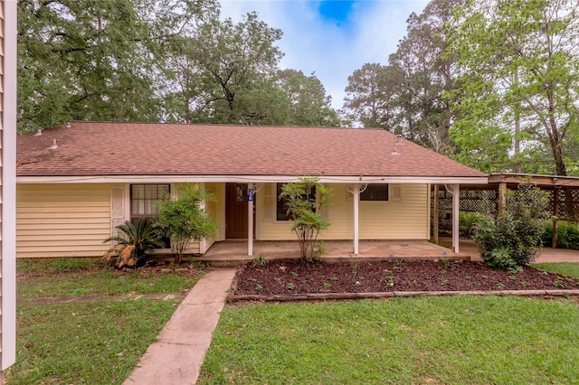 350 Shoreline Dr, Huntsville, TX 77320 - view of front facade with a porch, a front lawn, and roof with shingles