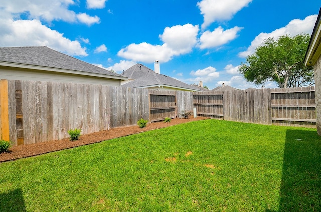 view of yard featuring a fenced backyard