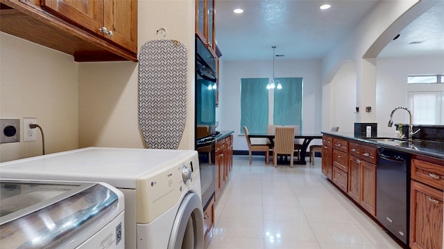 laundry room with recessed lighting, a sink, washing machine and clothes dryer, laundry area, and arched walkways