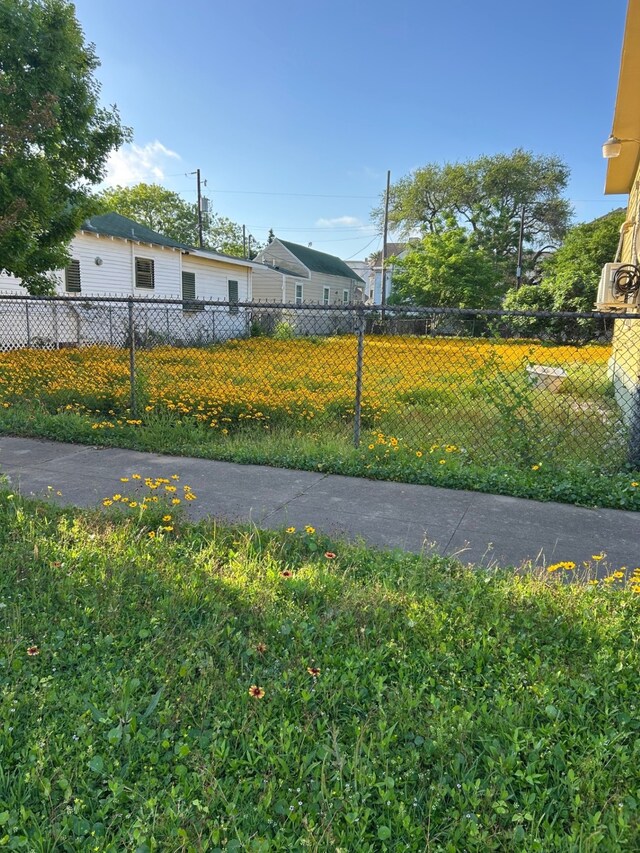 1210 27th St, Galveston, TX 77550
