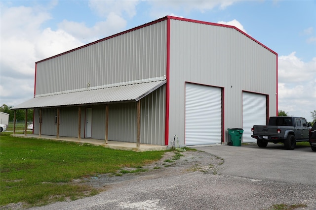 view of outdoor structure featuring an outdoor structure