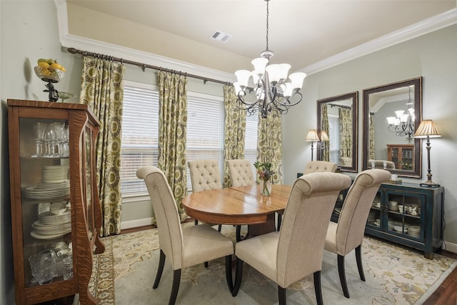 dining space featuring light wood-type flooring, an inviting chandelier, baseboards, and visible vents