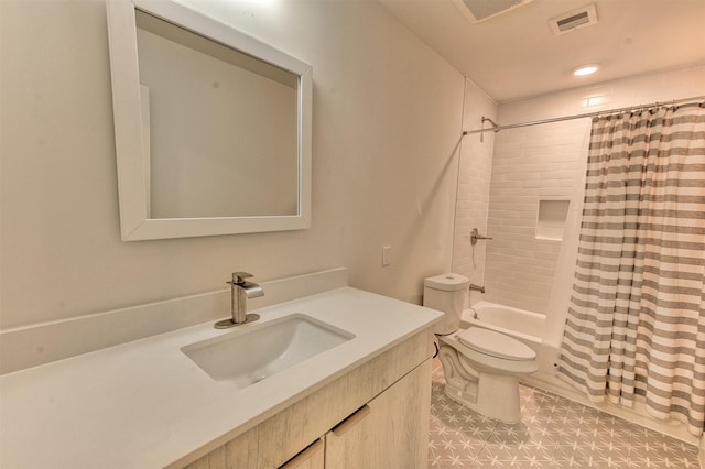 15626 Whitewater Ln, Houston, TX 77079 - bathroom featuring toilet, visible vents, shower / bath combo with shower curtain, and vanity