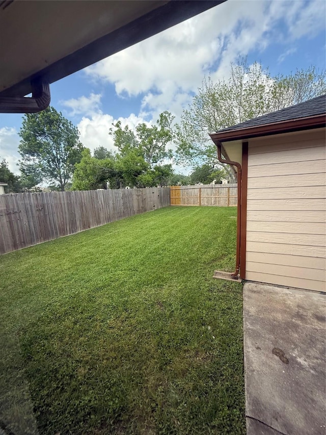 view of yard featuring a fenced backyard