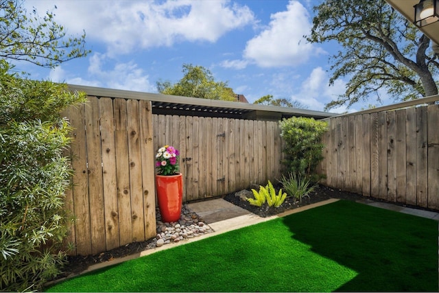 3708 Lake St, Houston, TX 77098 - view of yard with fence