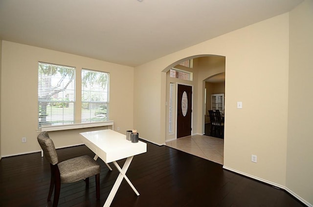 5002 Hearth Hollow Ln, Sugar Land, TX 77479 - dining space featuring wood-type flooring, arched walkways, and baseboards
