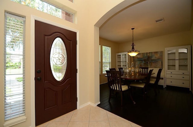 5002 Hearth Hollow Ln, Sugar Land, TX 77479 - entrance foyer featuring arched walkways, baseboards, tile patterned floors, and visible vents