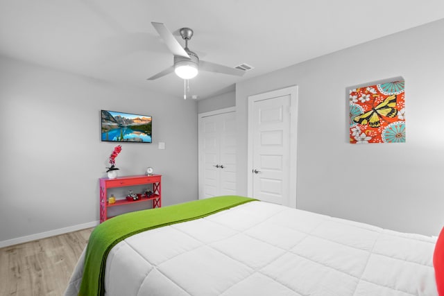 13532 Bonita Island Way, Texas City, TX 77568 - bedroom featuring wood finished floors, ceiling fan, and a closet