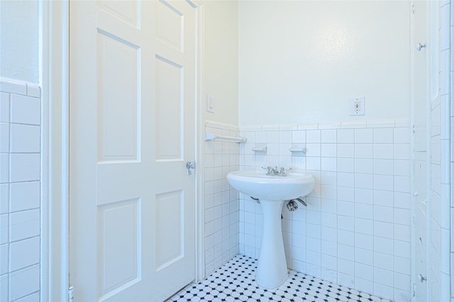 3210 Oakdale St, Houston, TX 77004 - bathroom featuring tile walls, wainscoting, and tile patterned floors