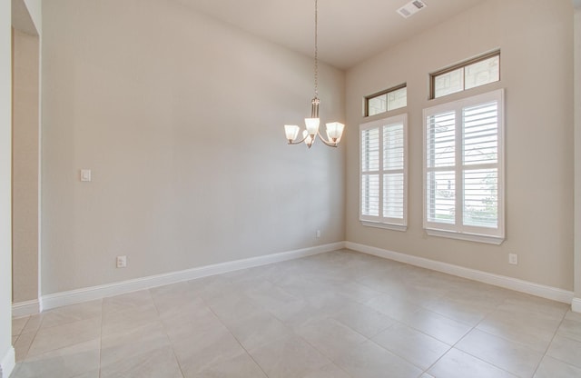 spare room featuring an inviting chandelier, light tile patterned floors, visible vents, and baseboards