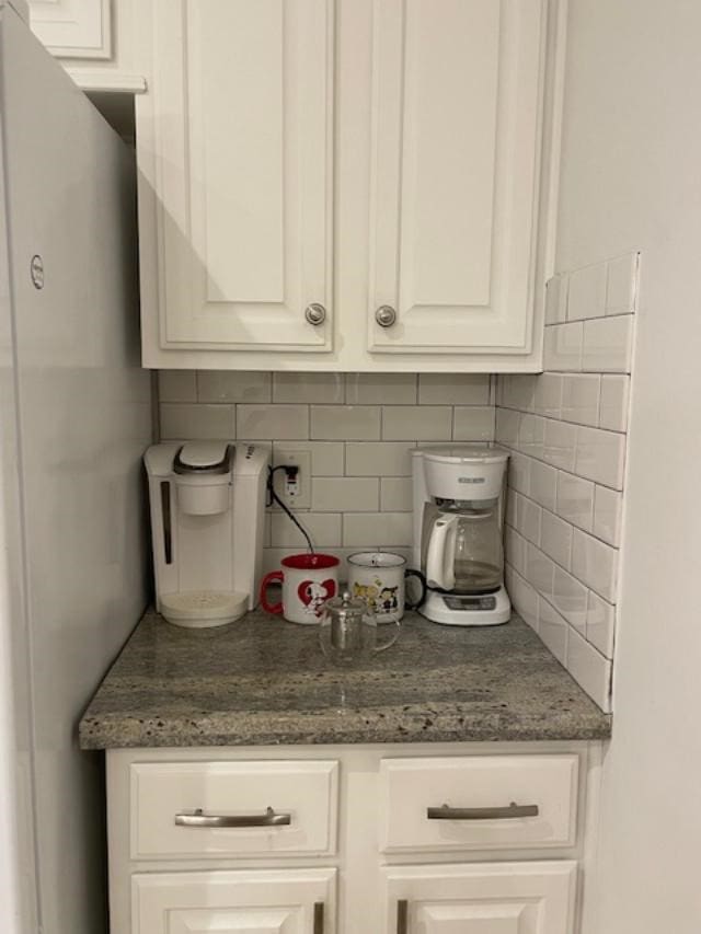 1615 Lakeside Enclave Dr, Houston, TX 77077 - detailed view of backsplash