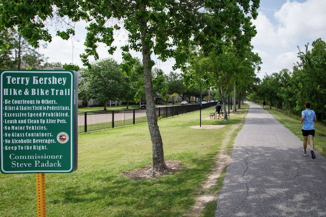 1615 Lakeside Enclave Dr, Houston, TX 77077 - view of property's community