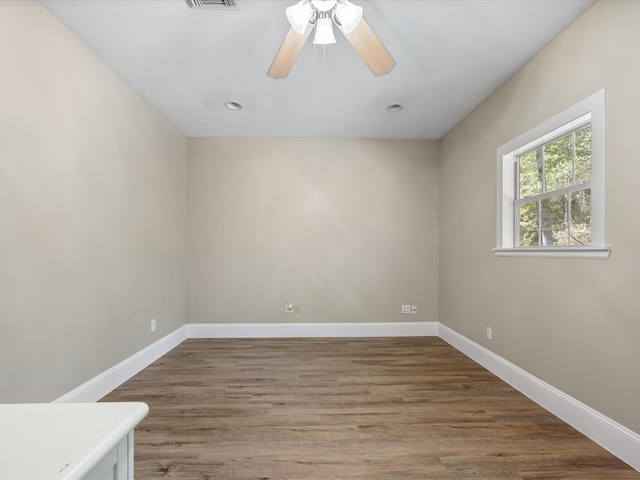 31235 Edgewater Dr, Magnolia, TX 77354 - unfurnished room featuring ceiling fan, wood finished floors, baseboards, and recessed lighting