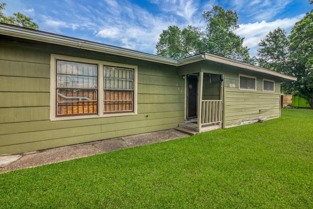 803 E 38th St, Houston, TX 77022 - back of property featuring a yard