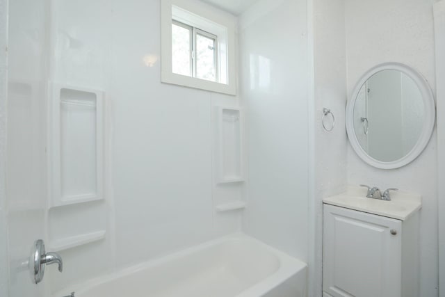 119 W Main St, Baytown, TX 77520 - full bath featuring washtub / shower combination and vanity
