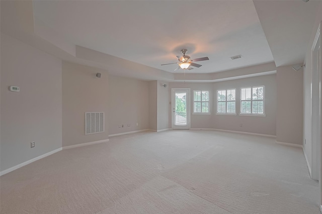 empty room featuring visible vents, ceiling fan, and baseboards