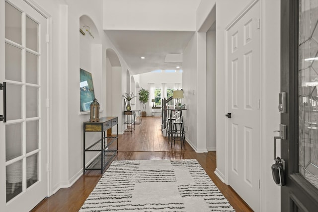 3631 Belmont Shore Ln, Missouri City, TX 77459 - entryway with arched walkways, dark wood-style floors, baseboards, and recessed lighting