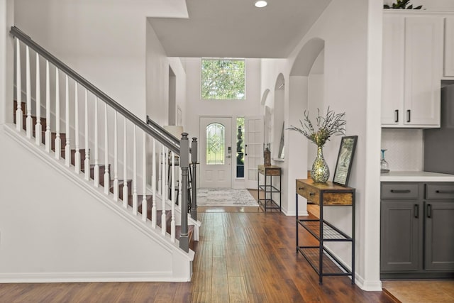 3631 Belmont Shore Ln, Missouri City, TX 77459 - foyer entrance featuring stairs, dark wood finished floors, baseboards, recessed lighting, and a high ceiling