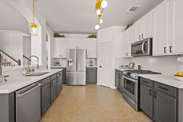 3631 Belmont Shore Ln, Missouri City, TX 77459 - kitchen with appliances with stainless steel finishes, a sink, decorative backsplash, and white cabinets