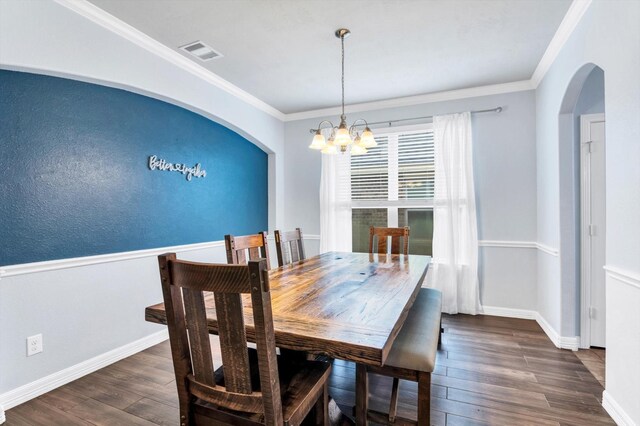 dining space with arched walkways, a chandelier, dark wood-style flooring, visible vents, and crown molding