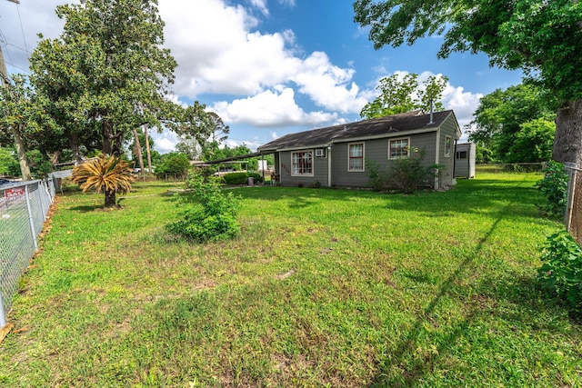 5514 Pardee St, Houston, TX 77026 - view of yard featuring a fenced backyard